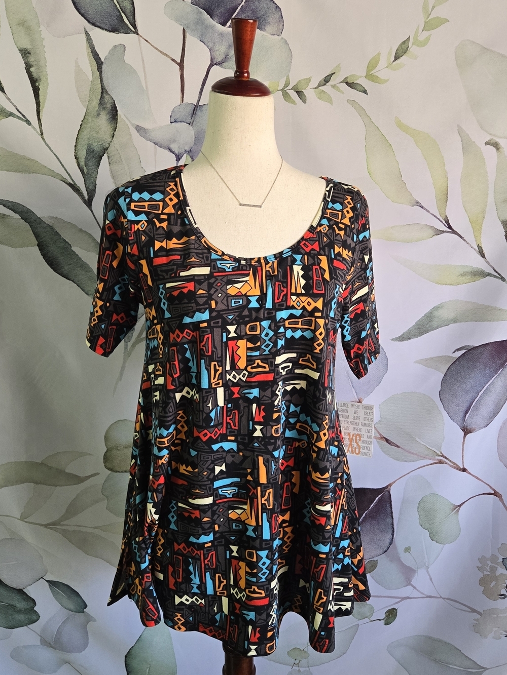 LULAROE | Perfect T in Multi Geometric Aztec sz XS NWT